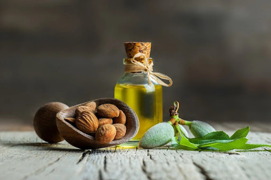 روغن بادام تلخ چیست؟ خواص، کاربردها و نکات مهم قبل از مصرف